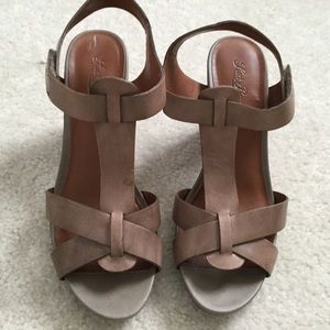 Lucky Brand Size 8.5 Tan Heels
